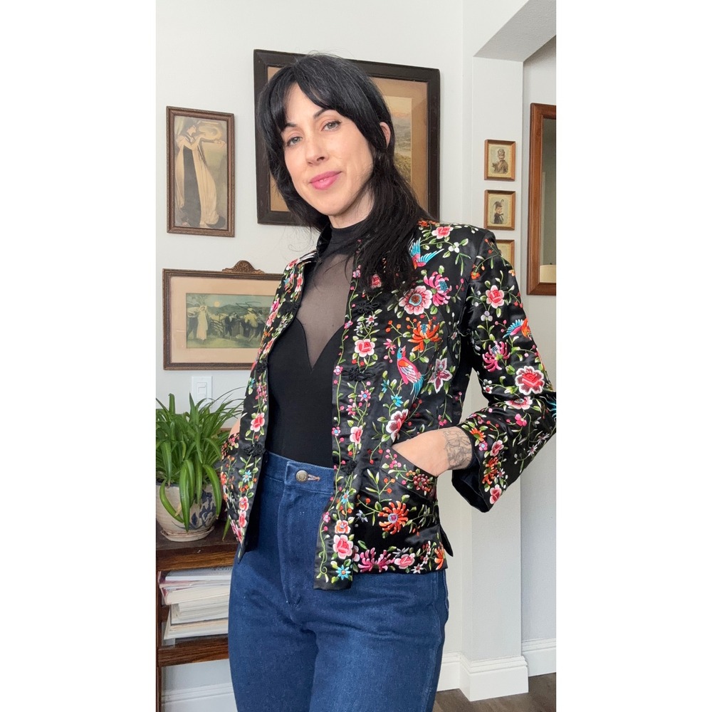 Vintage Plum Blossoms Silk Embroidered Jacket Black Floral Bird Mandarin Size 34 - Picture 4 of 9